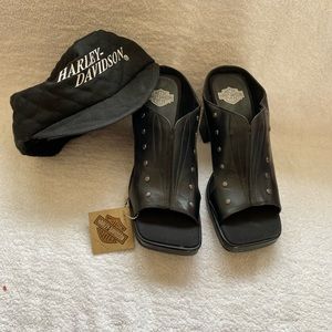 Harley Davidson block heel sandal never worn, free HD cap